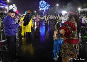Desfile Patrio 2022 desde la Avenida de Bolívar a Chávez