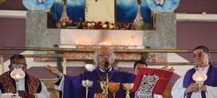 Cardenal Brenes participa en Viacrucis en Carazo