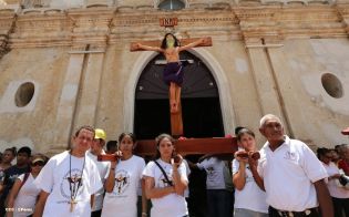 Cardenal Brenes participa en Viacrucis en Carazo