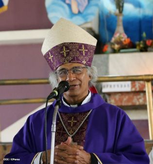 Cardenal Brenes participa en Viacrucis en Carazo