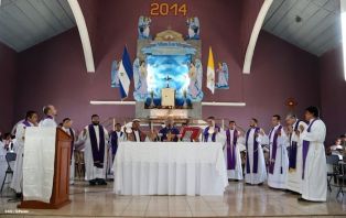 Cardenal Brenes participa en Viacrucis en Carazo