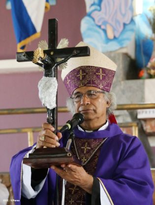 Cardenal Brenes participa en Viacrucis en Carazo