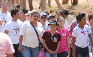 Cardenal Brenes participa en Viacrucis en Carazo