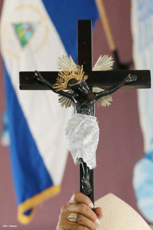 Cardenal Brenes participa en Viacrucis en Carazo