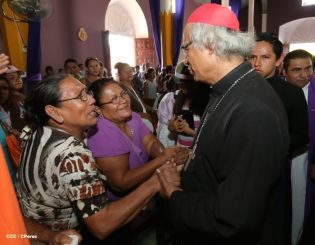 Cardenal Brenes participa en Viacrucis en Carazo