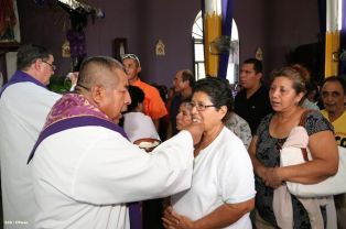 Cardenal Brenes participa en Viacrucis en Carazo