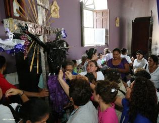 Cardenal Brenes participa en Viacrucis en Carazo