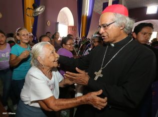 Cardenal Brenes participa en Viacrucis en Carazo