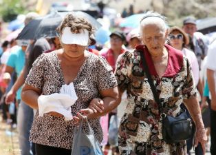 Cardenal Brenes participa en Viacrucis en Carazo