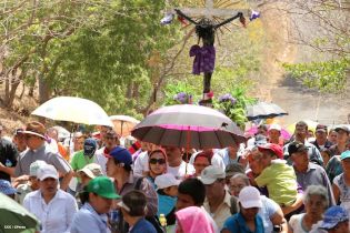 Cardenal Brenes participa en Viacrucis en Carazo