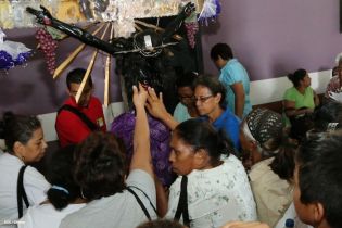 Cardenal Brenes participa en Viacrucis en Carazo