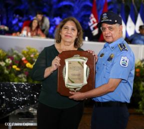 Presidente Daniel Ortega y Vicepresidenta Rosario Murillo presidieron acto del 43 Aniversario de la Policía Nacional
