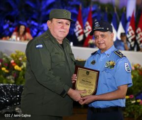 Presidente Daniel Ortega y Vicepresidenta Rosario Murillo presidieron acto del 43 Aniversario de la Policía Nacional