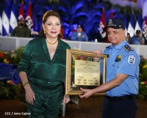 Presidente Daniel Ortega y Vicepresidenta Rosario Murillo presidieron acto del 43 Aniversario de la Policía Nacional