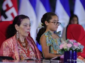Presidente Daniel Ortega y Vicepresidenta Rosario Murillo presidieron acto del 43 Aniversario de la Policía Nacional