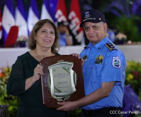 Presidente Daniel Ortega y Vicepresidenta Rosario Murillo presidieron acto del 43 Aniversario de la Policía Nacional