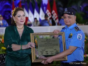 Presidente Daniel Ortega y Vicepresidenta Rosario Murillo presidieron acto del 43 Aniversario de la Policía Nacional