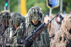 Desfile Policial "En Fuerzas de Victorias" desde la Avenida de Bolívar a Chávez
