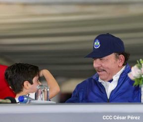 Desfile Policial "En Fuerzas de Victorias" desde la Avenida de Bolívar a Chávez