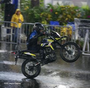 Desfile Policial "En Fuerzas de Victorias" desde la Avenida de Bolívar a Chávez