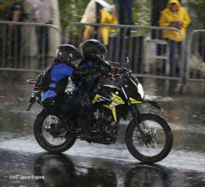 Desfile Policial "En Fuerzas de Victorias" desde la Avenida de Bolívar a Chávez