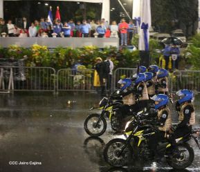 Desfile Policial "En Fuerzas de Victorias" desde la Avenida de Bolívar a Chávez