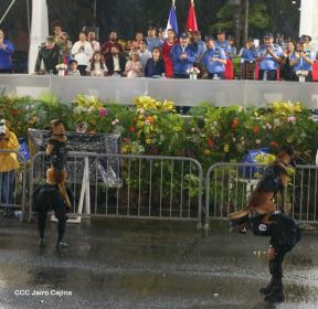 Desfile Policial "En Fuerzas de Victorias" desde la Avenida de Bolívar a Chávez