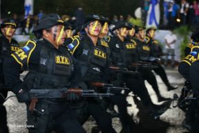 Desfile Policial "En Fuerzas de Victorias" desde la Avenida de Bolívar a Chávez