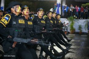 Desfile Policial "En Fuerzas de Victorias" desde la Avenida de Bolívar a Chávez