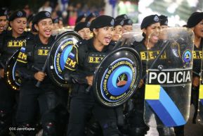 Desfile Policial "En Fuerzas de Victorias" desde la Avenida de Bolívar a Chávez