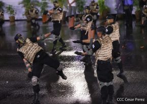 Desfile Policial "En Fuerzas de Victorias" desde la Avenida de Bolívar a Chávez