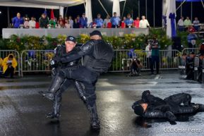 Desfile Policial "En Fuerzas de Victorias" desde la Avenida de Bolívar a Chávez