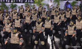 Desfile Policial "En Fuerzas de Victorias" desde la Avenida de Bolívar a Chávez