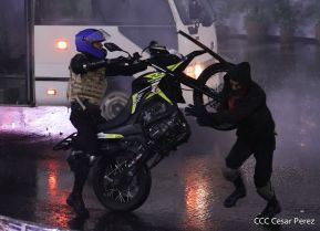 Desfile Policial "En Fuerzas de Victorias" desde la Avenida de Bolívar a Chávez