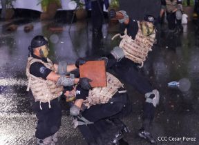 Desfile Policial "En Fuerzas de Victorias" desde la Avenida de Bolívar a Chávez