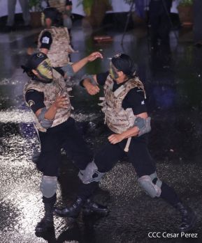 Desfile Policial "En Fuerzas de Victorias" desde la Avenida de Bolívar a Chávez