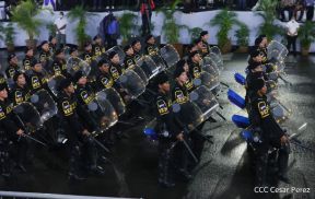 Desfile Policial "En Fuerzas de Victorias" desde la Avenida de Bolívar a Chávez