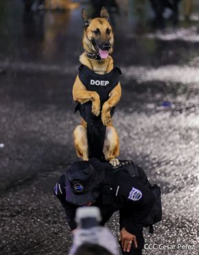Desfile Policial "En Fuerzas de Victorias" desde la Avenida de Bolívar a Chávez