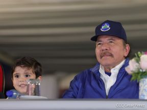 Desfile Policial "En Fuerzas de Victorias" desde la Avenida de Bolívar a Chávez