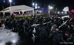 Desfile Policial "En Fuerzas de Victorias" desde la Avenida de Bolívar a Chávez