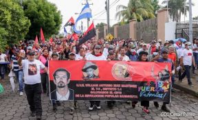 Octubre Victorioso inició con alegre caminata