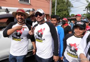 Octubre Victorioso inició con alegre caminata