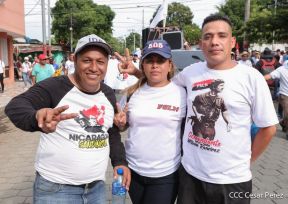 Octubre Victorioso inició con alegre caminata