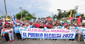 Octubre Victorioso inició con alegre caminata