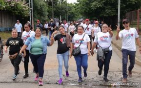 Octubre Victorioso inició con alegre caminata