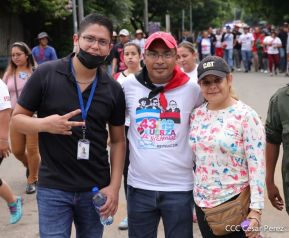 Octubre Victorioso inició con alegre caminata