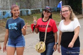 Octubre Victorioso inició con alegre caminata