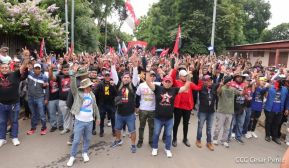 Octubre Victorioso inició con alegre caminata