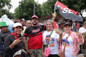 Octubre Victorioso inició con alegre caminata