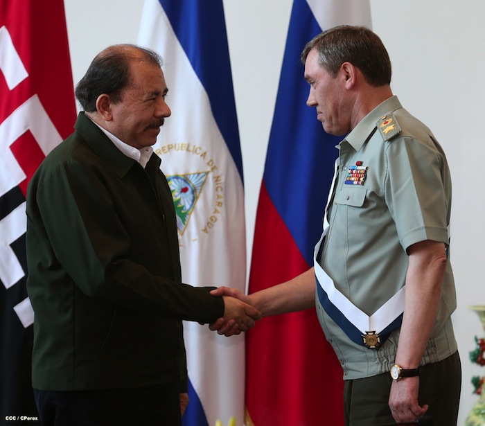 Daniel y Rosario se reúnen con Jefe del Estado Mayor de la Federación Rusa